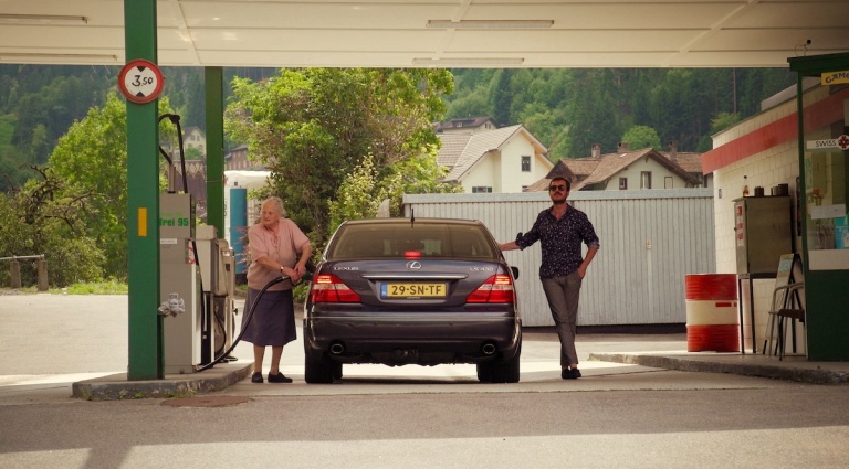 <img alt="" src="/images/b/5/9/4/3/b5943efa5195beaffe2d196a3f72606c72fdf41a-frieda-tankt-mann-weit-1200.jpg?title" />